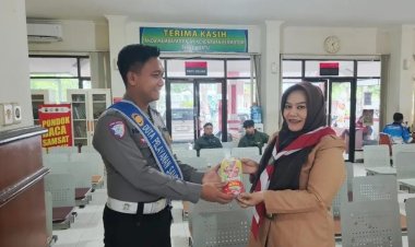 Sentuhan Humanis Samsat Sragen: Polantas Berikan Pelayanan Berempati